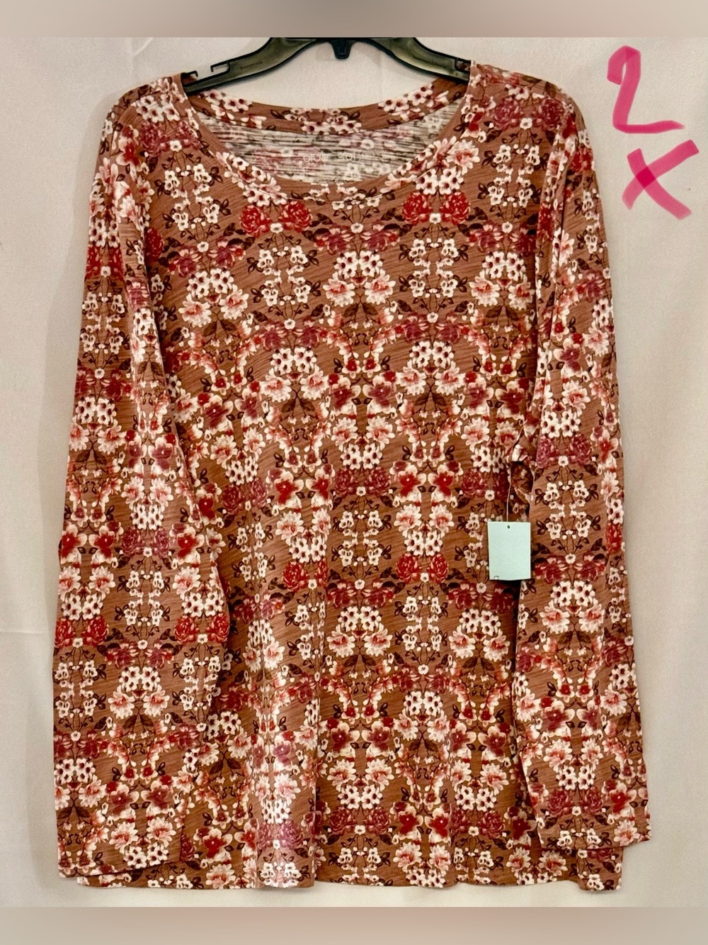 Women's Long-Sleeve Scoop Neck Tee in Brown Floral